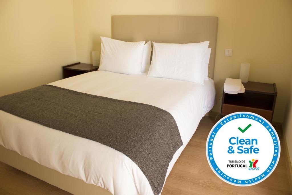 Metro Vilar Suites&Villas Vilar do Pinheiro Habitación foto