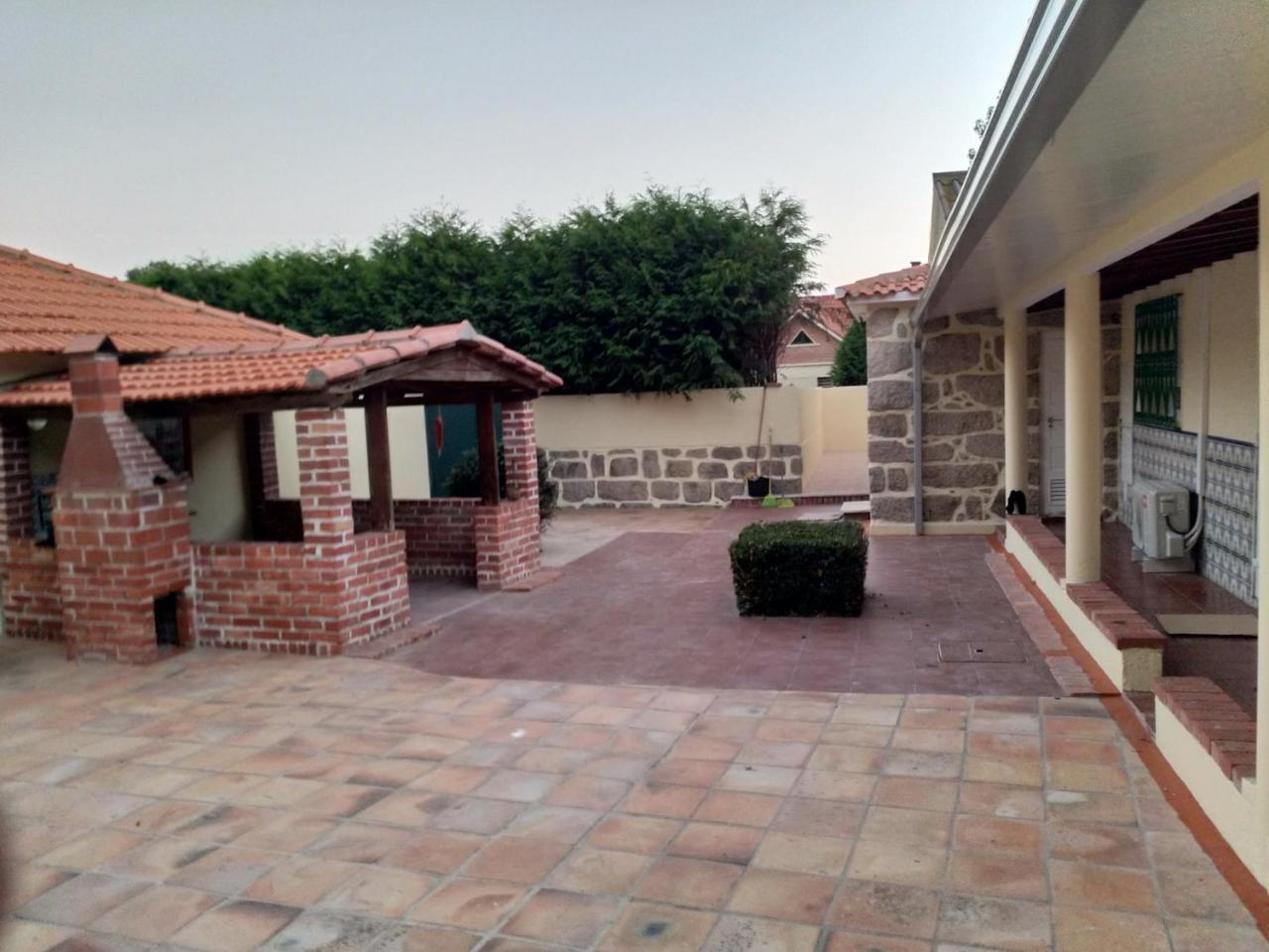 Metro Vilar Suites&Villas Vilar do Pinheiro Exterior foto
